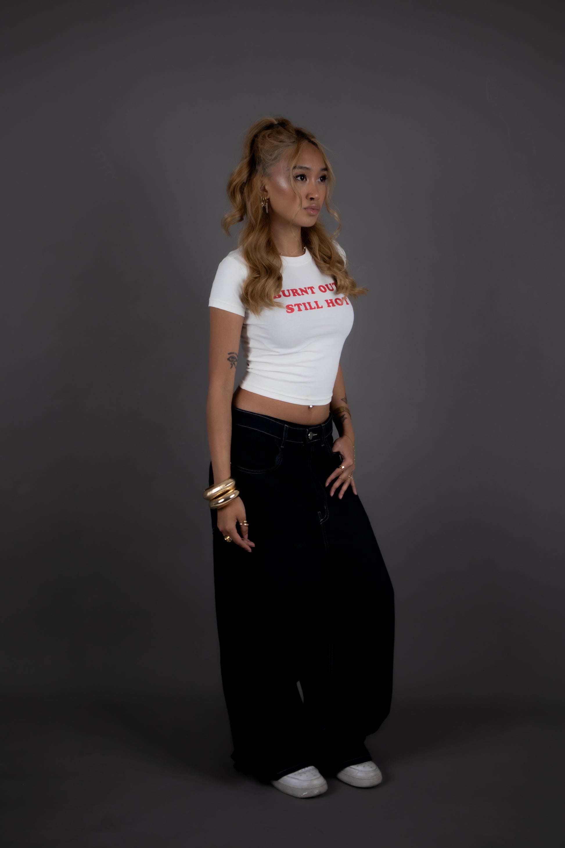 "HOT MESS" Baby-tee